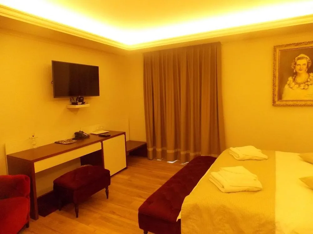 Hotel Queen Selitë e Vogël 4*,
