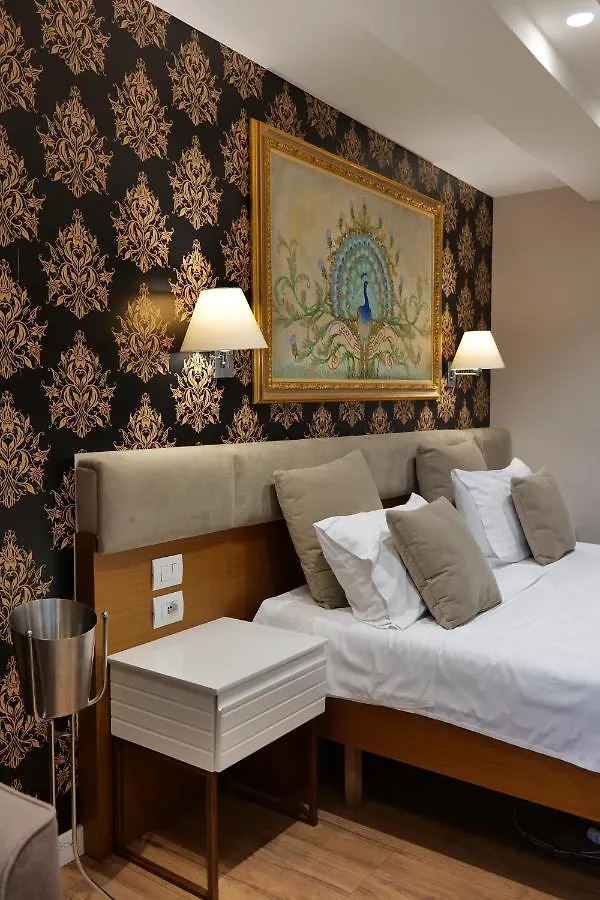Hotel Queen Selitë e Vogël 4*,