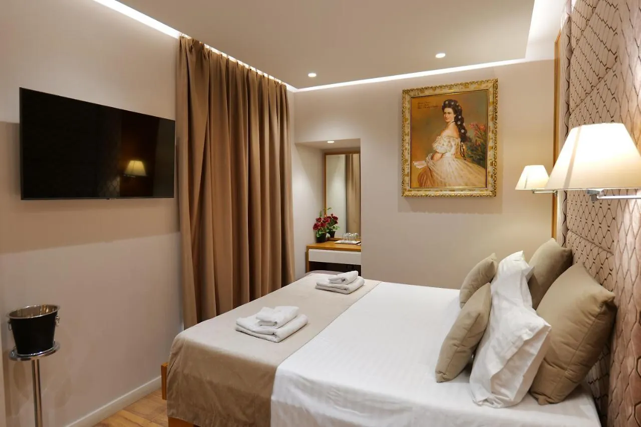 Hotel Queen 4*, Selita e Vogel Albania