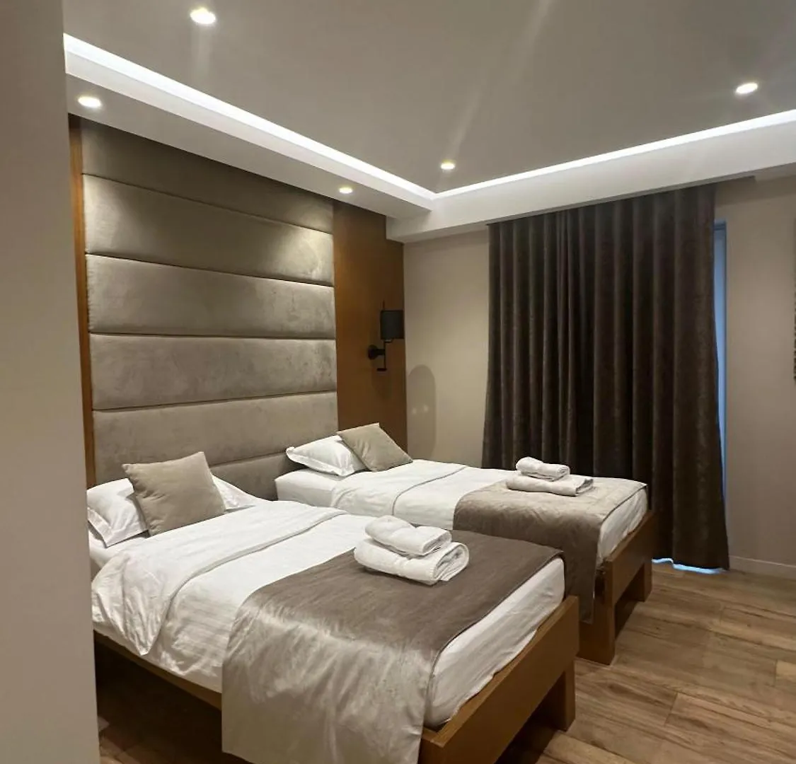 Hotel Queen Selitë e Vogël 4*,  アルバニア