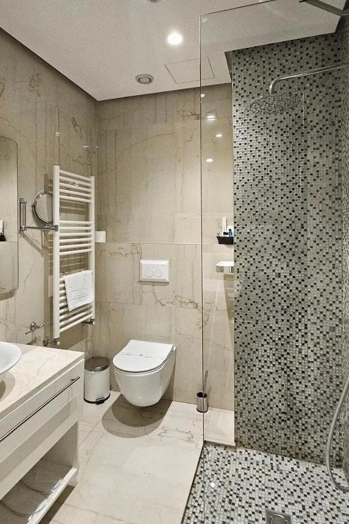 ****  Hotel Queen Albania
