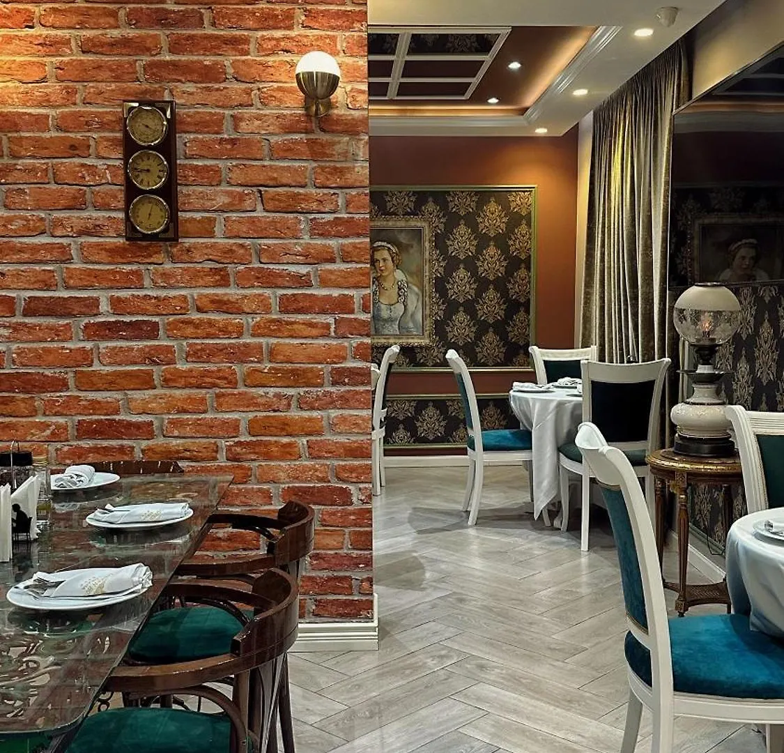 ****  Hotel Queen Albania